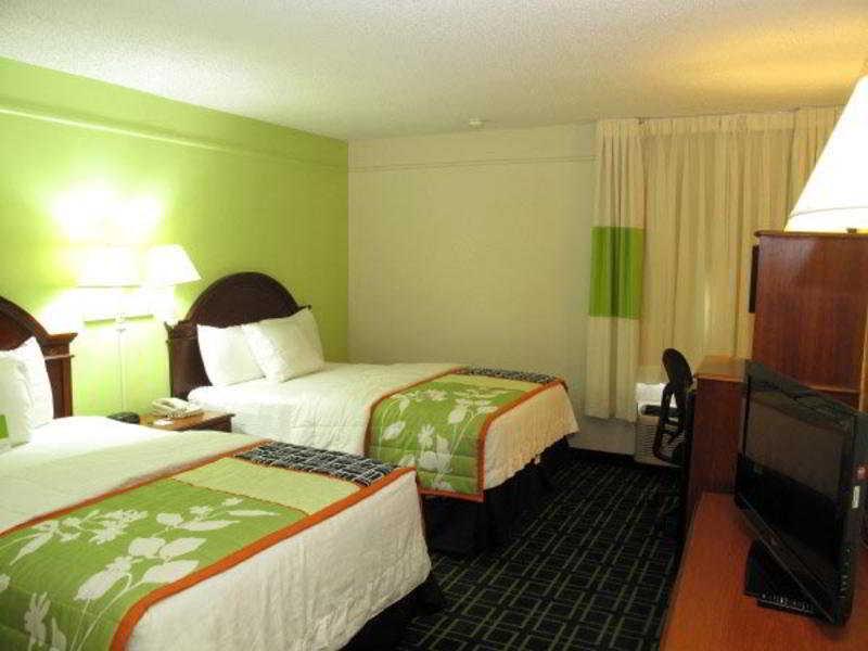 La Quinta Inn & Suites Талса Номер фото