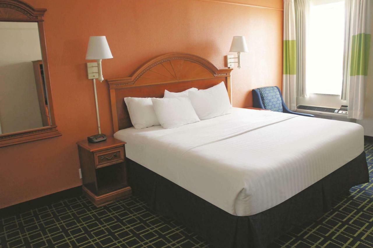 La Quinta Inn & Suites Талса Екстер'єр фото